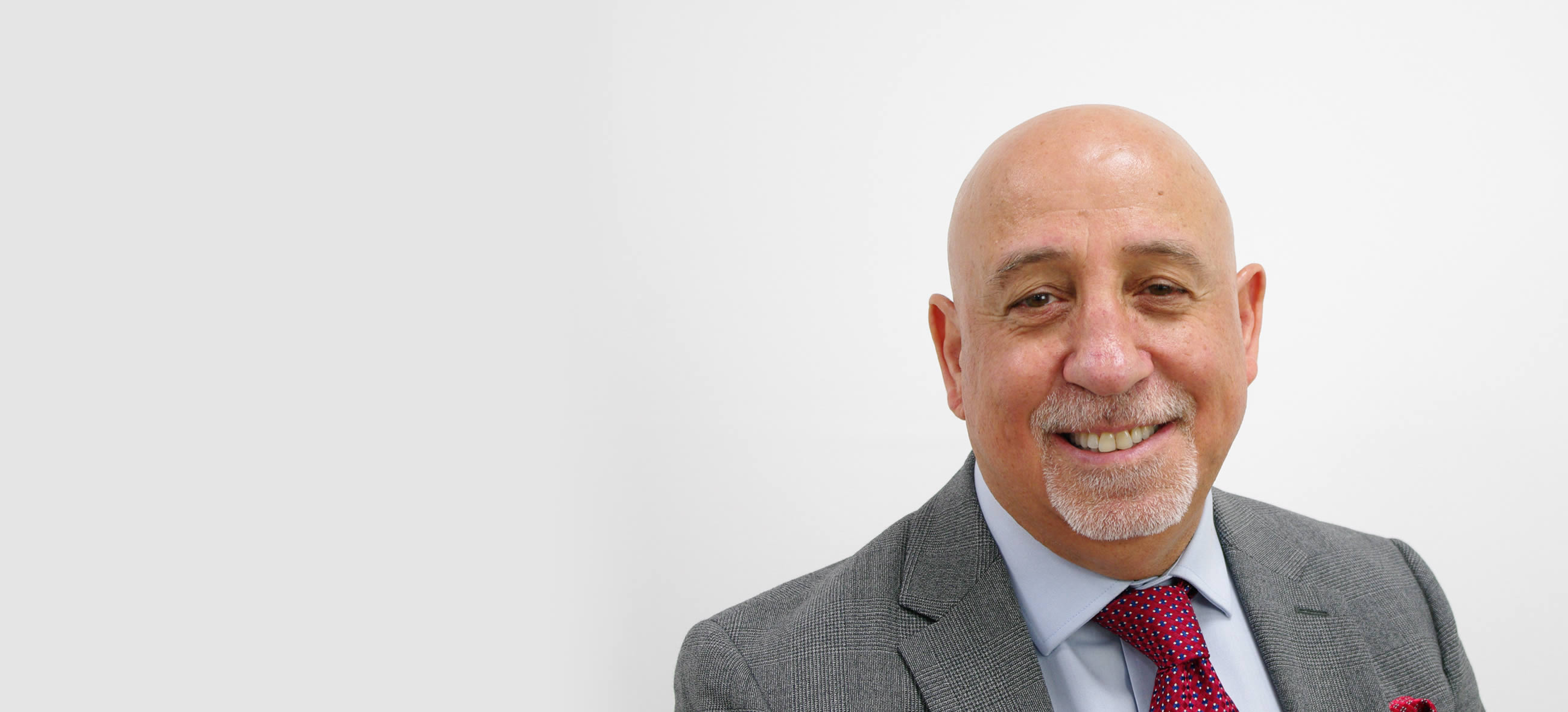 Dr Saleh Aria Specialist Implantologist in Hornchurch, Essex